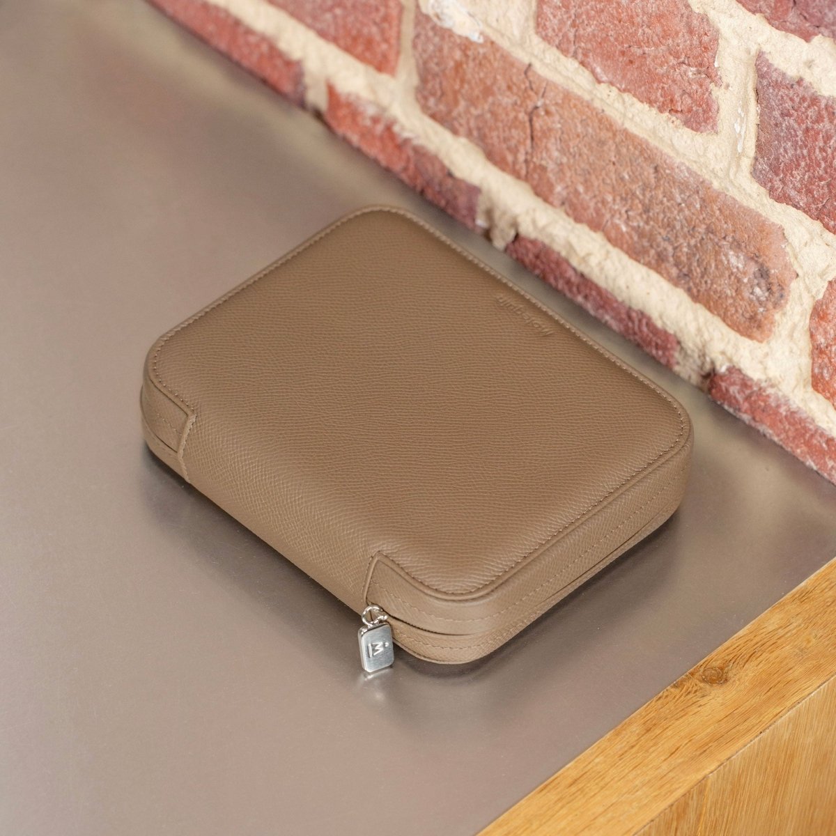 Ultra Slim 4 Taupe
